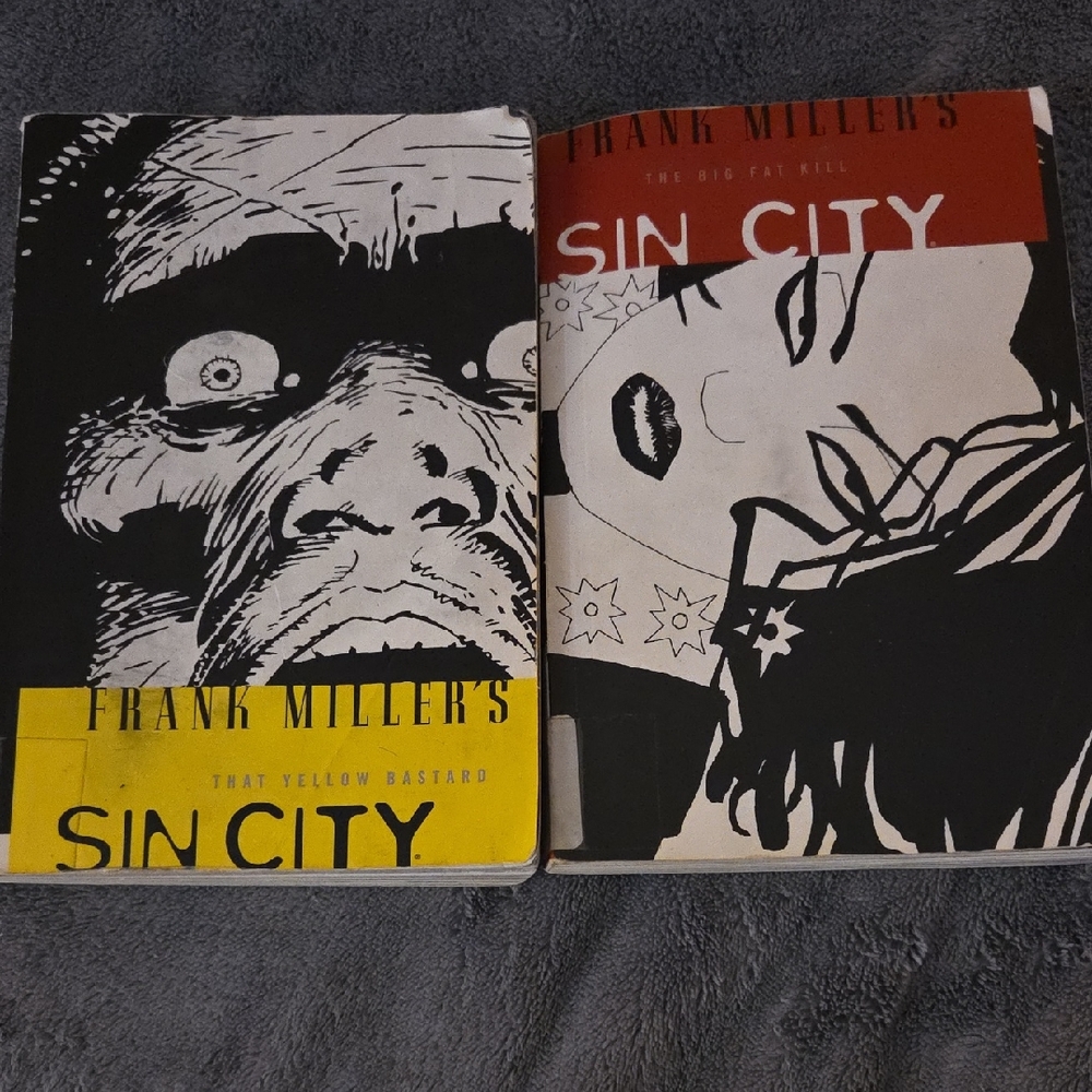 Frank Miller's Sin City Graphic Novel Set - Black and White